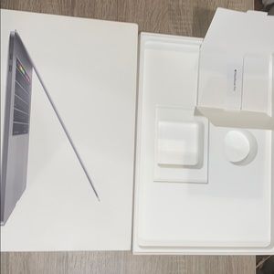 Empty Apple MacBook Pro box